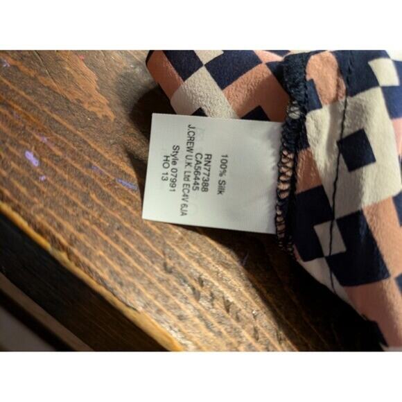 J. Crew 100% Silk Blouse Womens 14 Diamond Aztec Print Short Sleeve Round Neck‎ - Picture 7 of 8